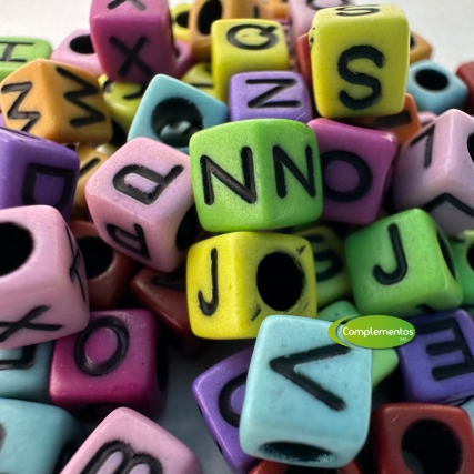 Dije cubo c/letras col.surt.5mm x 250 gs