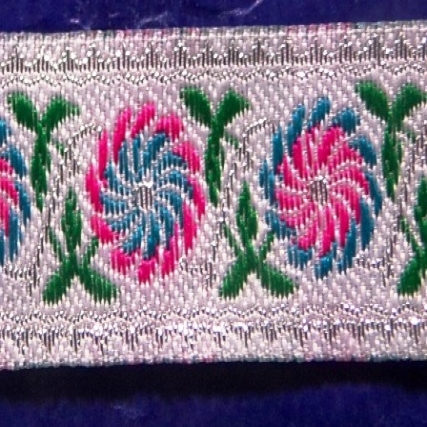 Galon bordado 2.5cm blanca c/lur x 11 yd